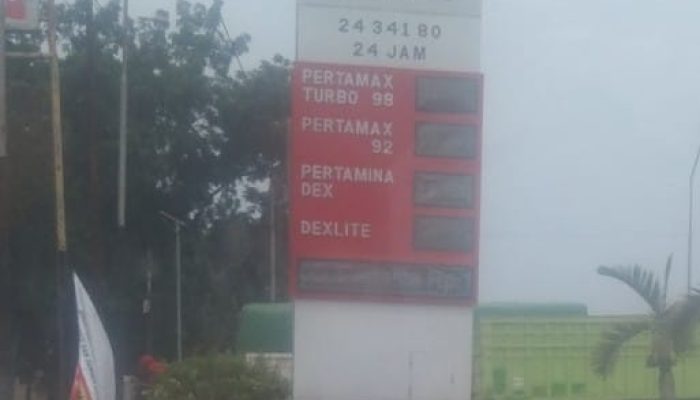 PENGAWAS SPBU 24.341.80 SUKADANA BERINISIAL ( AN ) MELAKUKAN PENGECORAN BBM BERSUBSIDI DAN MERASA KEBAL HUKUM ANTRIAN PANJANG MEMBUAT KEMACETAN WARGA MINTA KAPOLDA LAMPUNG TINDAK TEGAS !!