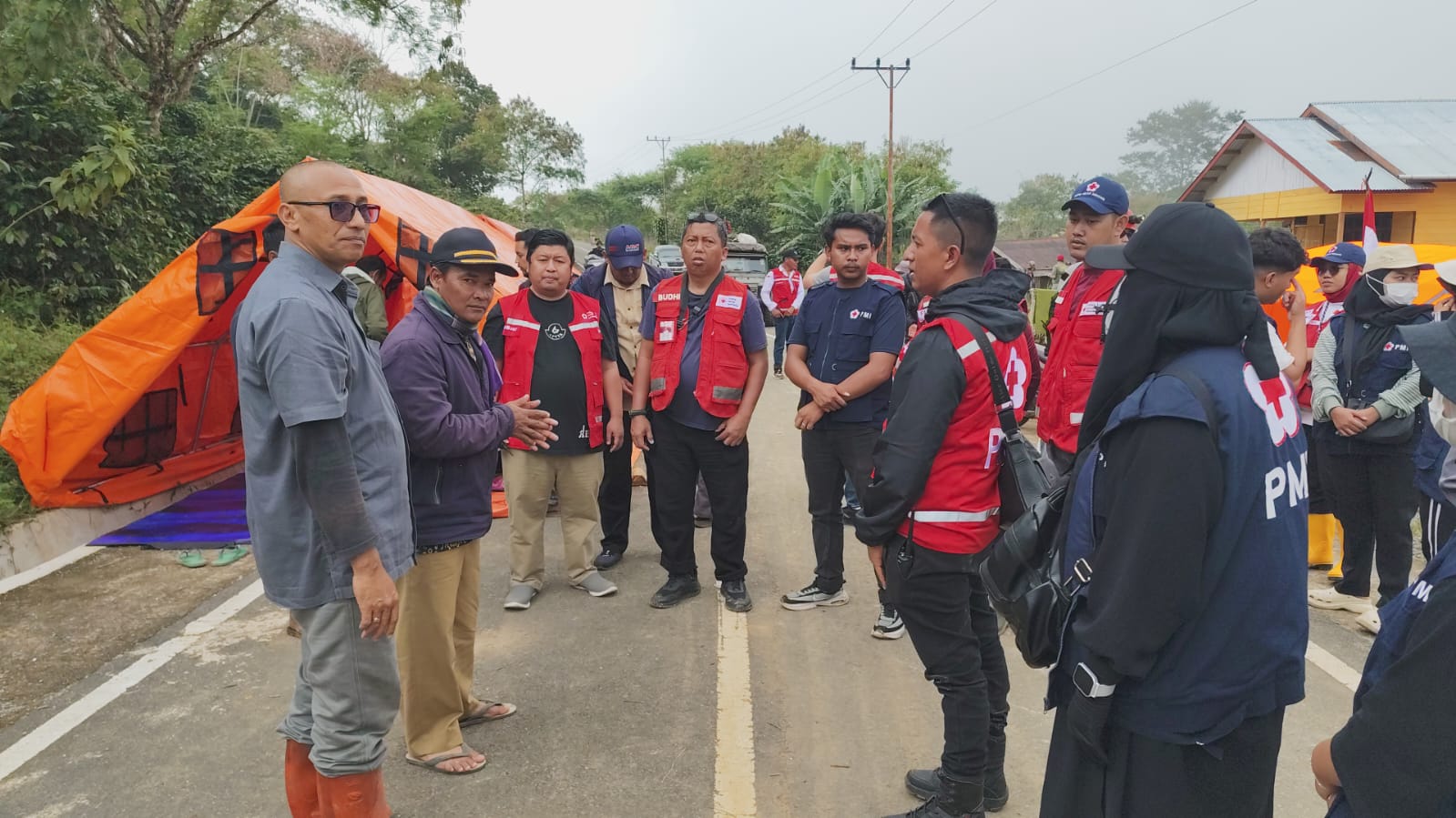 PMI Bener Meriah – PMI DKI Jakarta Berikan Pelayanan Kesehatan Dan Bantuan Di Uning Mas