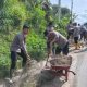 Polsek Silih Nara Bersama Brimob Polda Aceh dan Warga Lanjutkan Gotong Royong Pasca Longsor