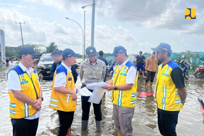 Menteri PU Dody Hanggodo Tinjau Banjir Bekasi dan Pastikan Penanganan Terpadu