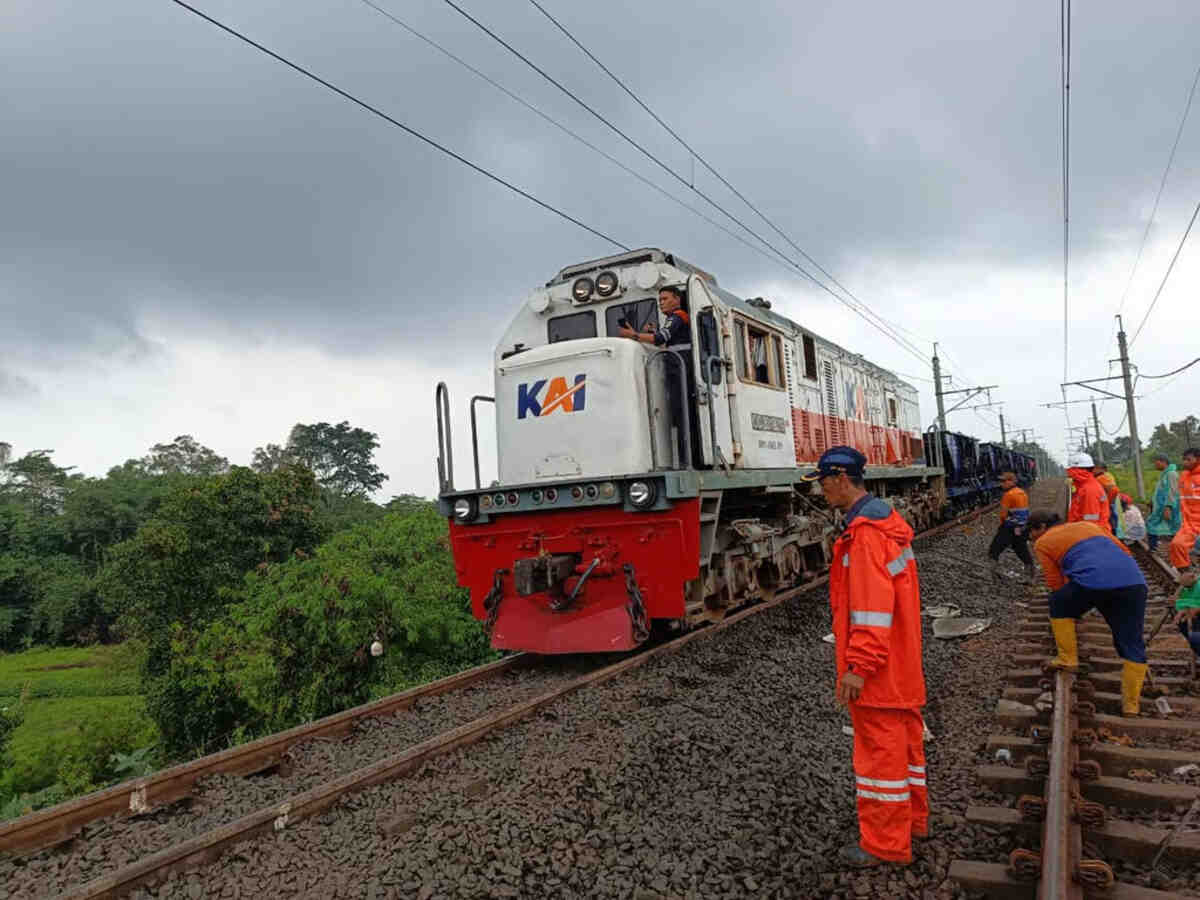 Kedua Jalur KA di Tigaraksa Kembali Normal, KAI Daop 1 Jakarta Pastikan Keselamatan dan Kelancaran Perjalanan Kereta Api