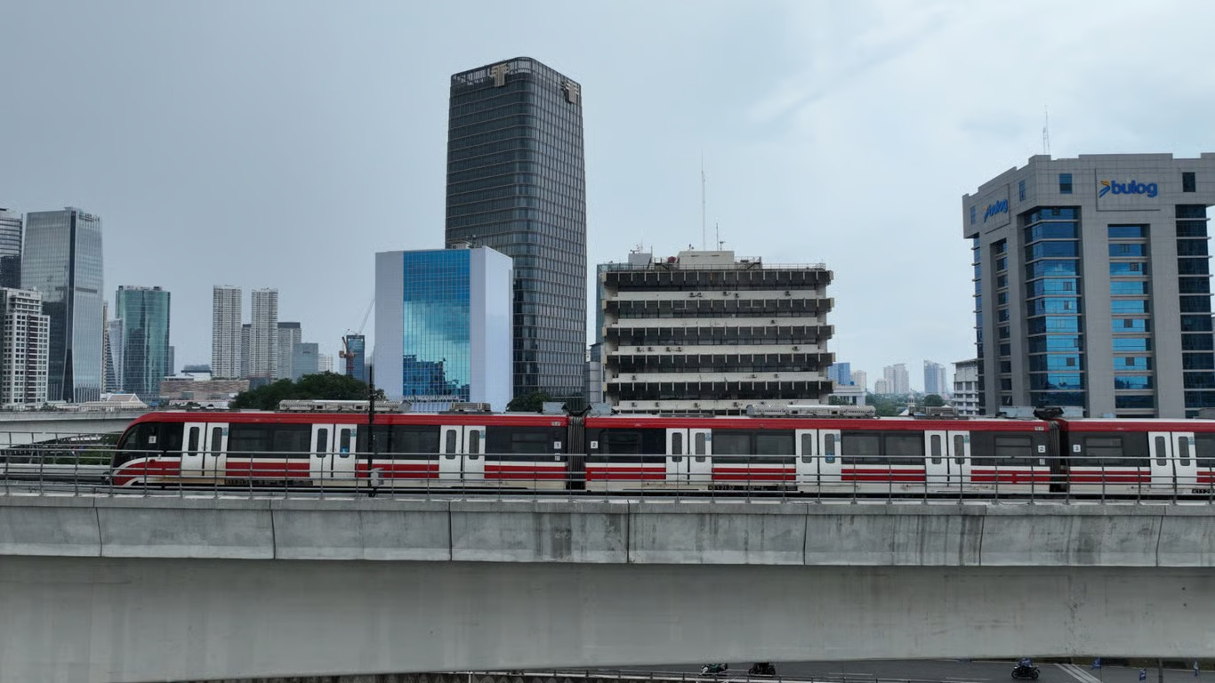 Atur Waktu, Atur Kenyamanan: Ini Pola Jam Sibuk LRT Jabodebek dan Alternatifnya