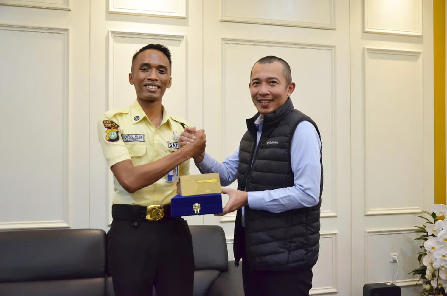 BRI Region 6/Jakarta 1 Berikan Apresiasi kepada Satpam BO Tanjung Priok Peraih Rekor MURI