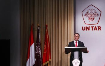 DEDIKASIKAN DIRI DALAM PENGABDIAN DAN PENEGAKAN HUKUM, KEPALA BNN RI RESMI MENYANDANG GELAR DOKTOR KEHORMATAN