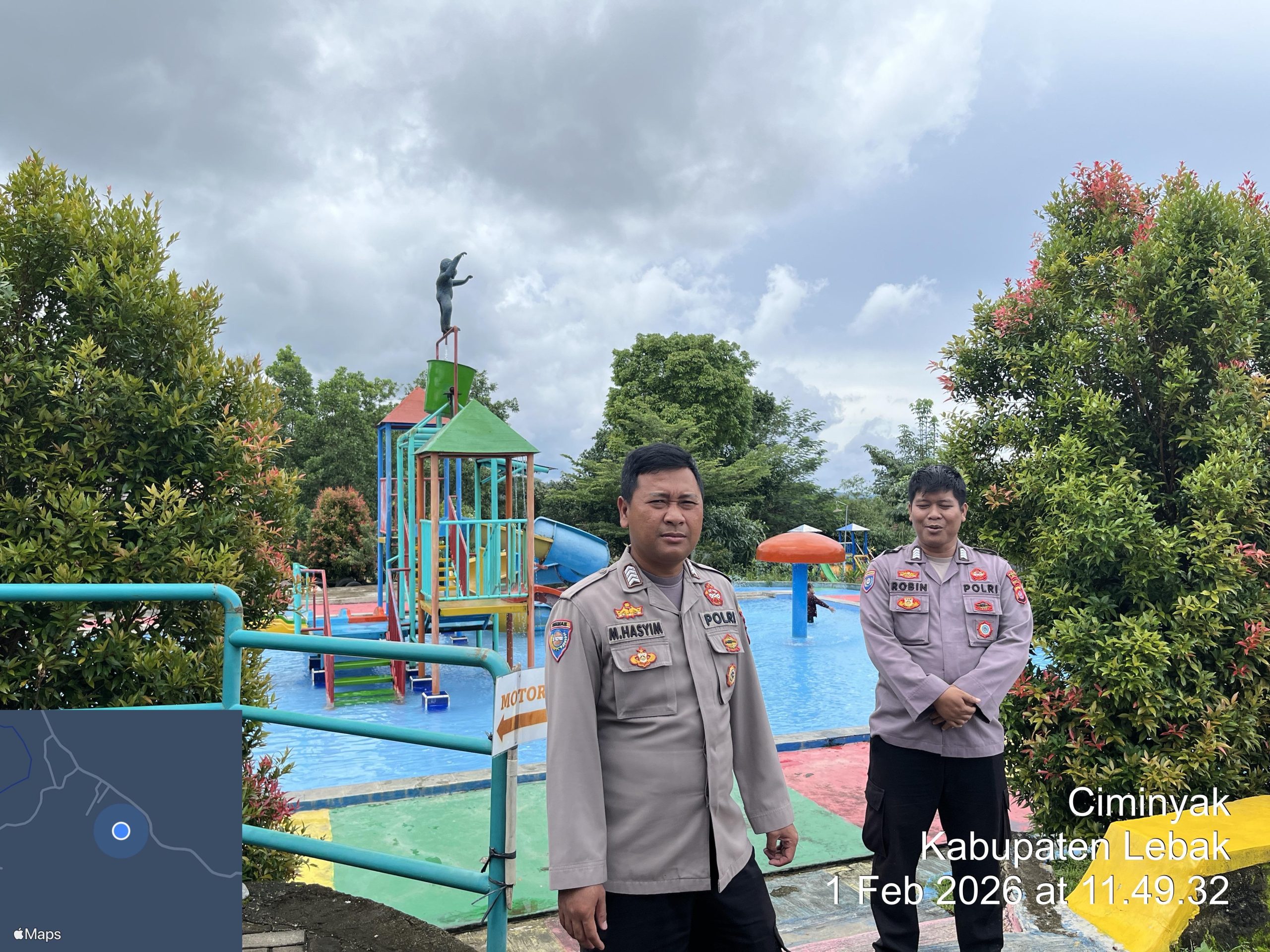 Pantau Situasi Dan Berikan Keamanan, Personil Polsek Muncang Polres Lebak Giat Patroli Wisata kolam Renang Ranca Hideung