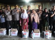 Sentuhan Jumat Berkah, Polres Aceh Tengah Salurkan Bantuan Sembako untuk Warga Lot Kala Kebayakan