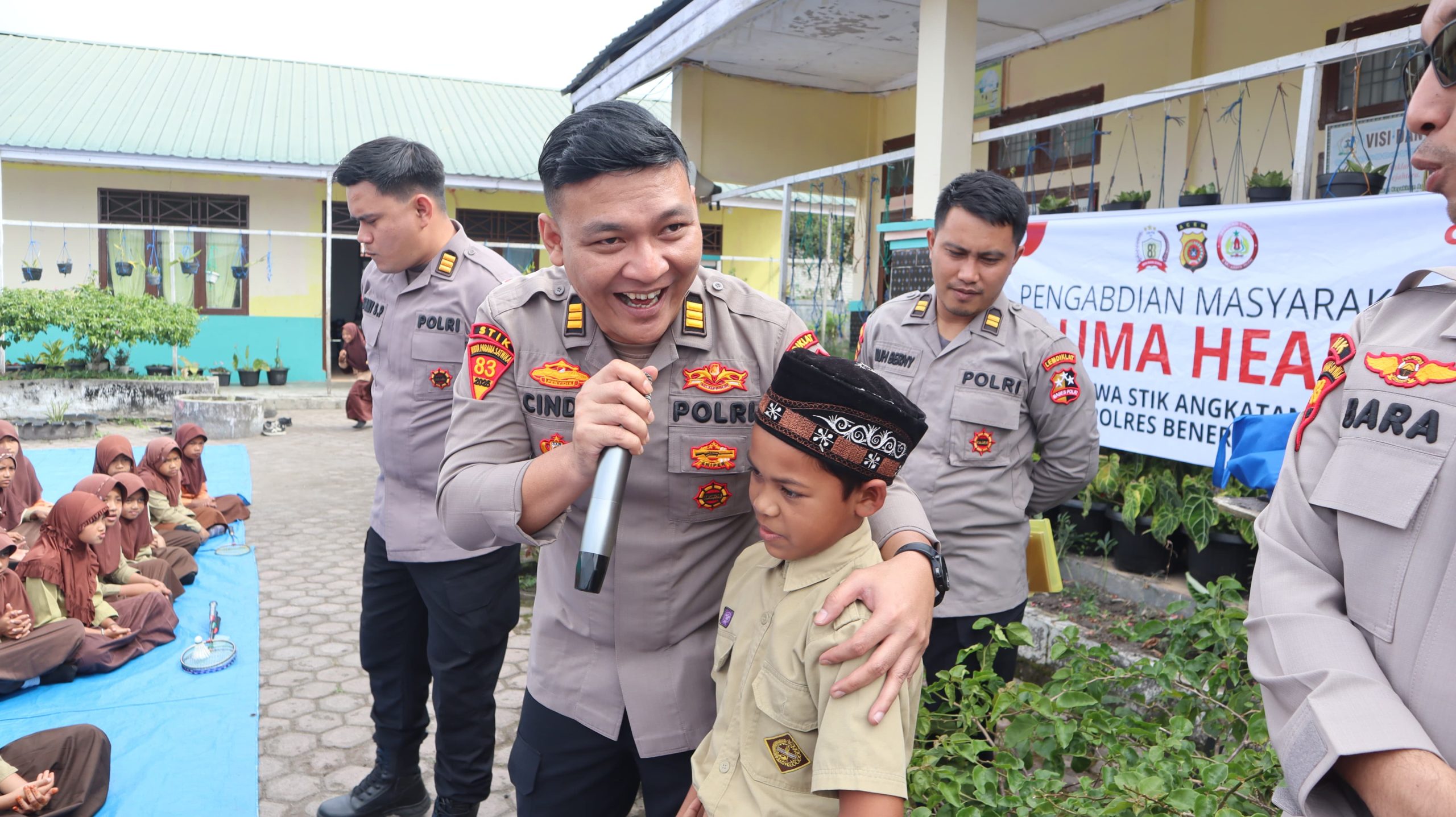 Berbagi Kebahagiaan, Mahasiswa STIK-PTIK Angkatan 83 Gelar Trauma Healing bagi Siswa SD Negeri Bale Atu