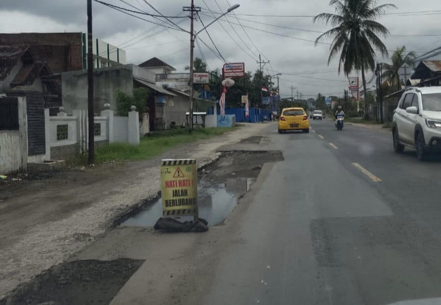 Ketum PWDPI Nurullah Minta KPK dan Kejagung Audit Proyek Tambal Sulam Jalan Di Lampung