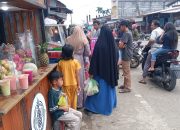 Hari pertama Ramadhan Pasar Takzil Blang Rakal Di padati pembeli.