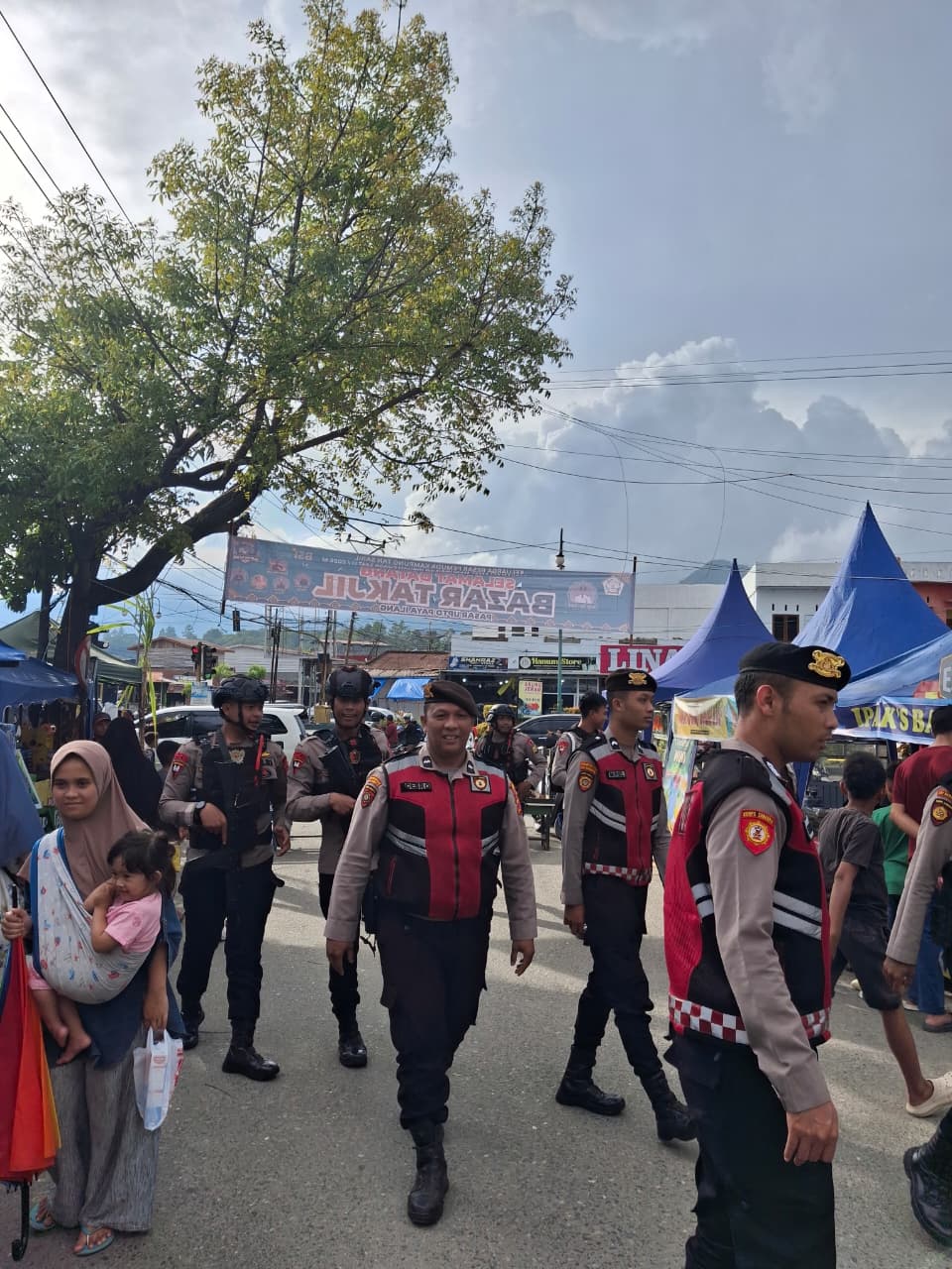 Patroli Gabungan Polres Aceh Tengah dan Brimob Ciptakan Rasa Aman di Pusat Keramaian Ramadhan