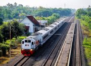 KA Harina Tertemper Mobil di Jalur KA antara Stasiun Brumbung – Alastua, KAI Imbau Masyarakat Lebih Peduli Keselamatan