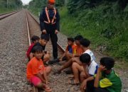 KAI Daop 2 Bandung Tegas Larang Masyarakat Beraktivitas di Jalur Rel Saat Ramadan, Langgar UU Bisa Terancam Sanksi Pidana