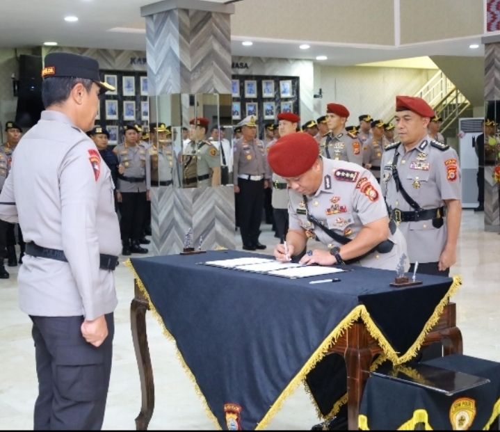 Sertijab Dirreskrimsus dan Dirresnarkoba Digelar Di Lobby Mapolda Sulsel