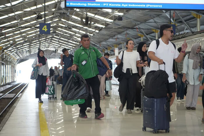 Ratusan Porter Hadir di Angkutan Lebaran 2026 Berikan Kenyamanan di Daop 2 Bandung
