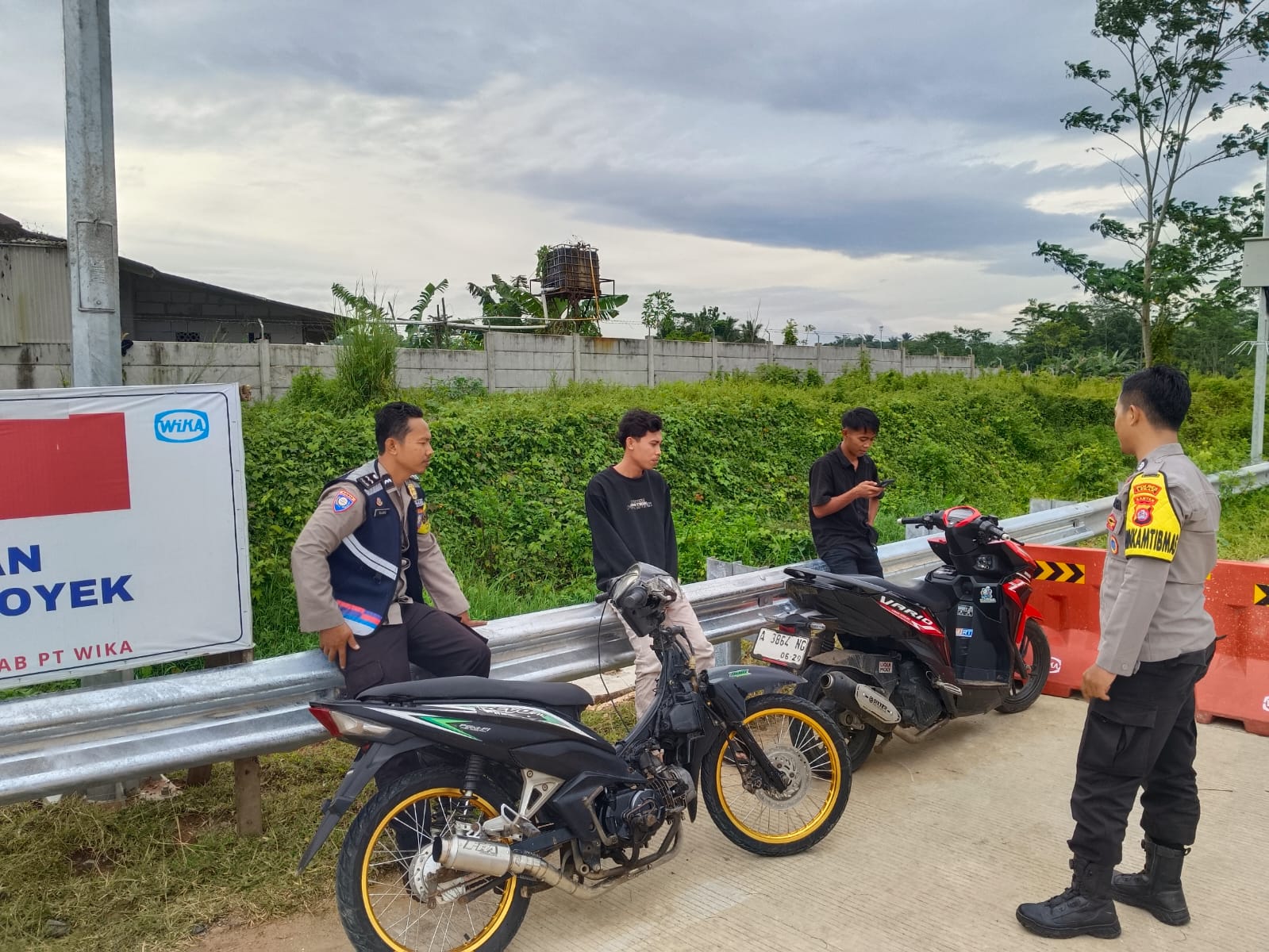 Secara Rutin dan Berkala Personil Polsek Cikulur Polres Lebak Intens Patroli Pantau Situasi Kamtibmas Cegah C3 , Balapliar dan Kejahatan Jalanan