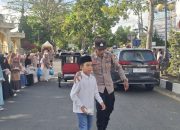 Polres Aceh Tengah Dampingi Pembagian Takjil Bersama Murid SD Islamic Character Takengon, Wujudkan Ramadan Penuh Kepedulian