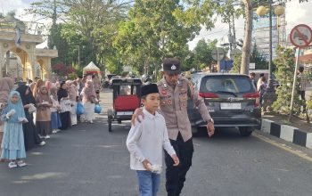 Polres Aceh Tengah Dampingi Pembagian Takjil Bersama Murid SD Islamic Character Takengon, Wujudkan Ramadan Penuh Kepedulian