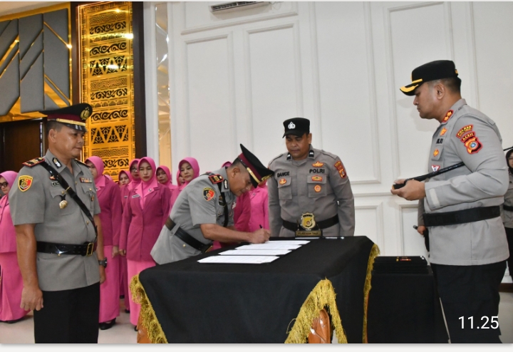 PENYEGARAN ORGANISASI, KAPOLRES ACEH TIMUR PIMPIN SERTIJAB KASAT LANTAS, KAPOLSEK HINGGA KASI HUMAS