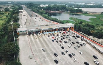 Tembus 523 Ribu Kendaraan Melintas di Gerbang Tol Cikampek Utama, Mobilitas ke Timur Trans Jawa Melonjak Signifikan Tembus 523 Ribu Kendaraan Melintas di Gerbang Tol Cikampek Utama, Mobilitas ke Timur Trans Jawa Melonjak Signifikan