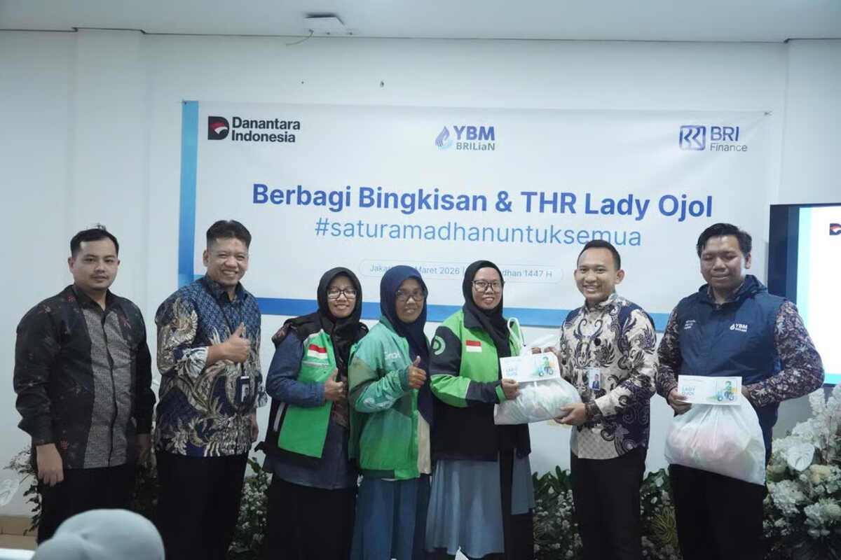 Peduli Perjuangan Lady Ojol Jabodetabek, BRI Finance Bagikan Sembako dan THR