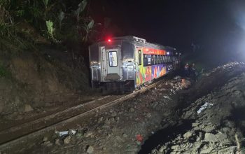 Evakuasi Selesai, Jalur Maswati – Sasaksaat Kembali Dapat Dilalui: KA Pertama Melintas Pukul 03.20 WIB Evakuasi Selesai, Jalur Maswati – Sasaksaat Kembali Dapat Dilalui: KA Pertama Melintas Pukul 03.20 WIB