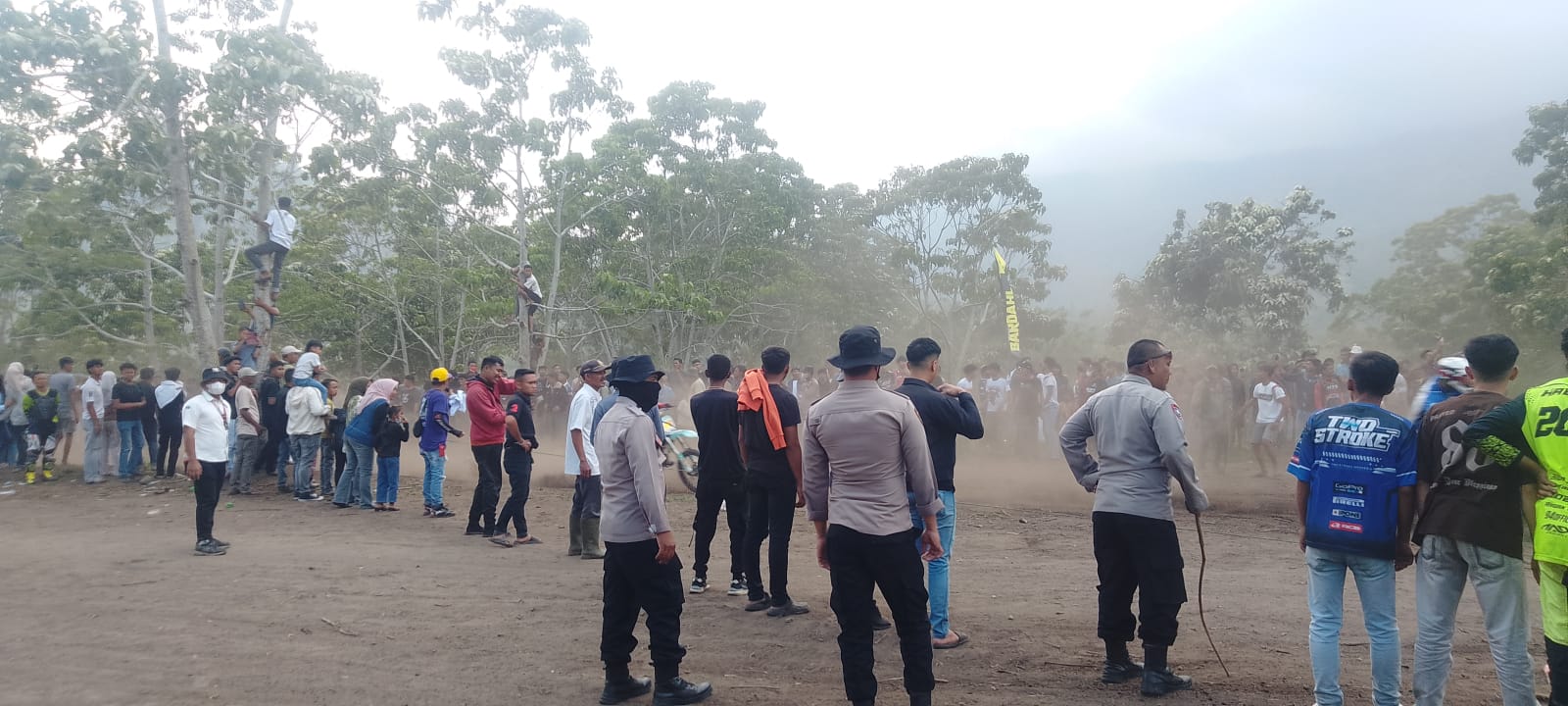 Polres Aceh Tengah Amankan Pembukaan Kejuaraan Grasstrack di Ketol, Ratusan Penonton Hadir