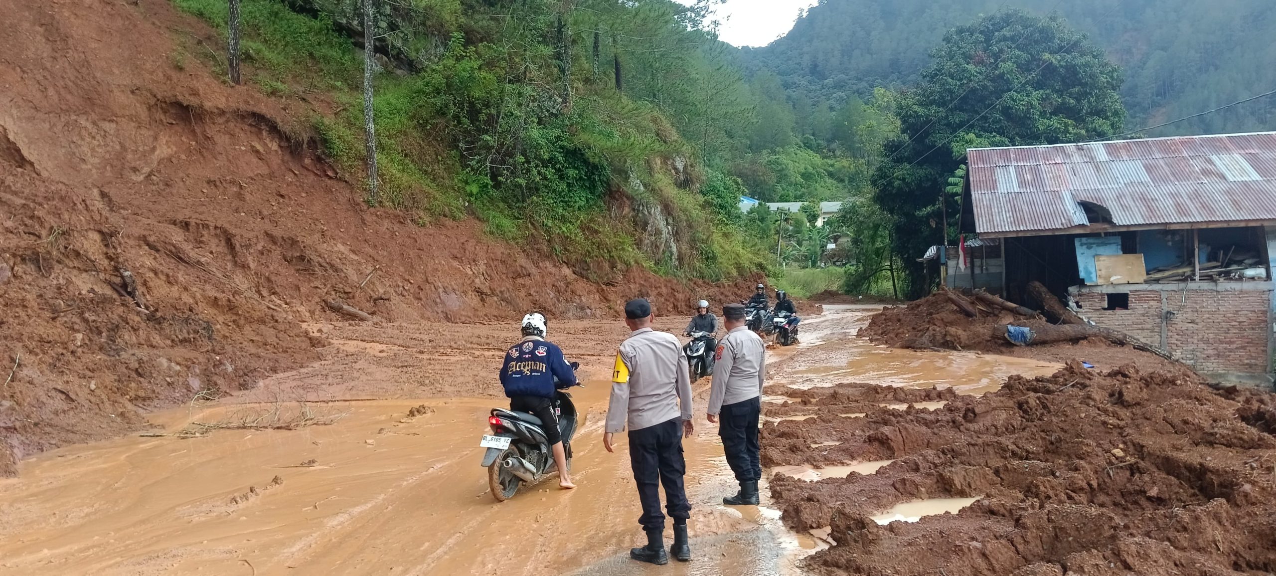 Polsek Lut Tawar Patroli Monitoring, Warga Diminta Waspada Dampak Curah Hujan Tinggi