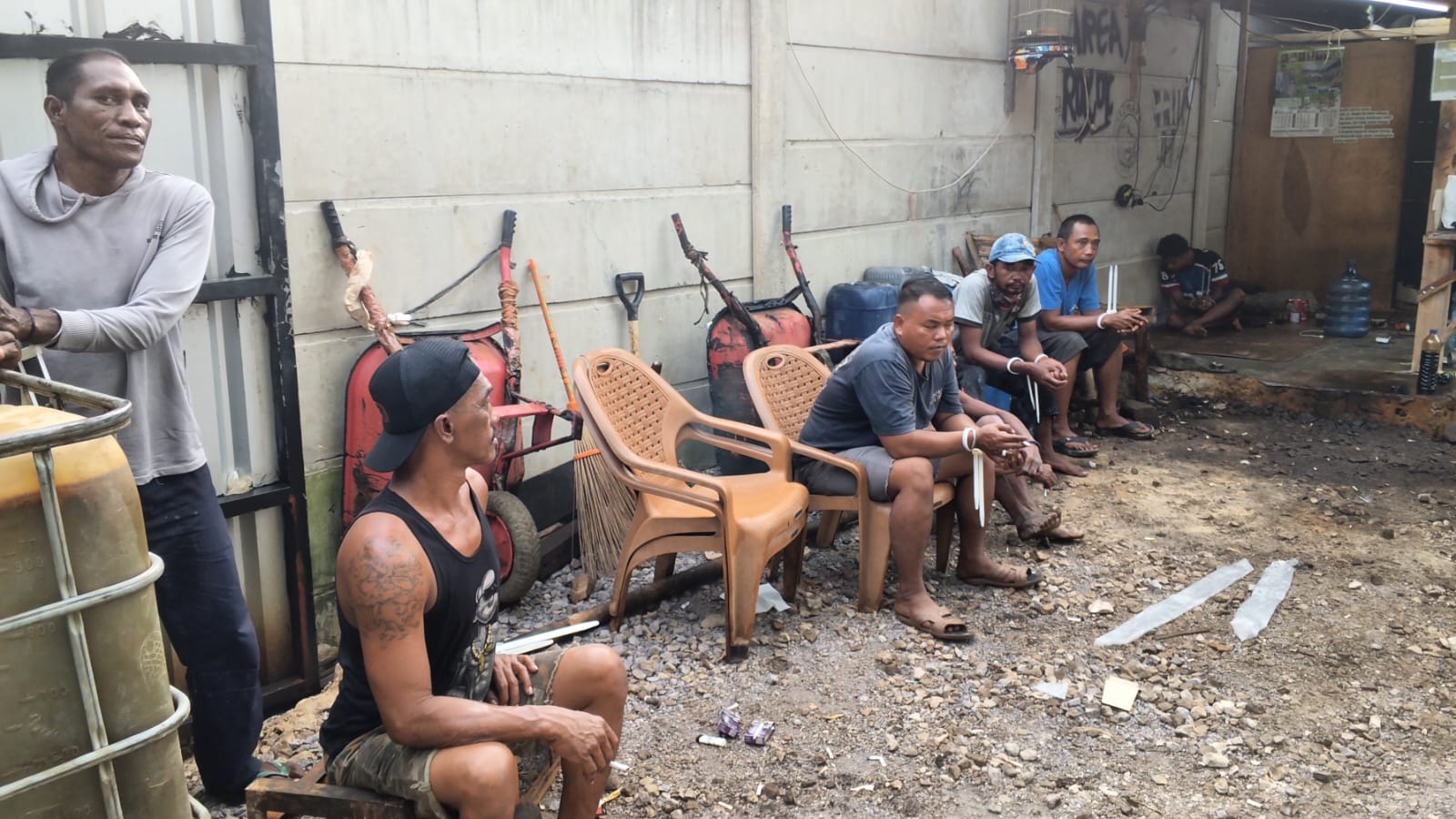 Tim Gabungan Mabes Polri Dan Polda Lampung Grebek Gudang BBM Ilegal Ratusan Ribu Liter Jenis Solar Disita