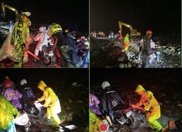 Hujan Deras Tak Halangi, Polisi dan Warga Bahu Membahu Bantu Pengendara