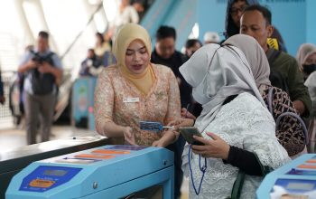 Kartini di Lintas Rel: Petugas LRT Jabodebek Berkebaya, Ajak Masyarakat Rayakan Emansipasi