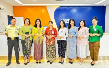 Kompak dan Anggun, Frontliner BRI Branch Office Jatinegara Kenakan Pakaian Nasional di Hari Kartini