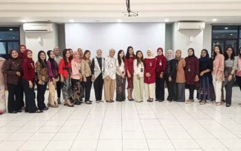Semarak Hari Kartini, Pekerja BRI Branch Office Kramat Berlomba Tampilkan Pakaian Nasional Terbaik
