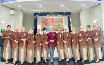 Peringati Hari Kartini, Pekerja BRI Branch Office Kalimalang Tampil Anggun dengan Busana Nasional