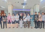 Peringati Hari Kartini, Pekerja BRI Branch Office Veteran Kenakan Pakaian Nasional Saat Layani Nasabah