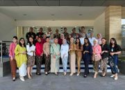 Semarak Hari Kartini, Pekerja BRI Branch Office Gunung Sahari Kenakan Pakaian Nasional Beraneka Warna