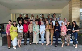 Semarak Hari Kartini, Pekerja BRI Branch Office Gunung Sahari Kenakan Pakaian Nasional Beraneka Warna